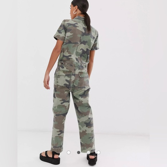 Urban outfitters camo boiler suit jumpsuit M/L super cute & flattering EUC - Picture 6 of 6